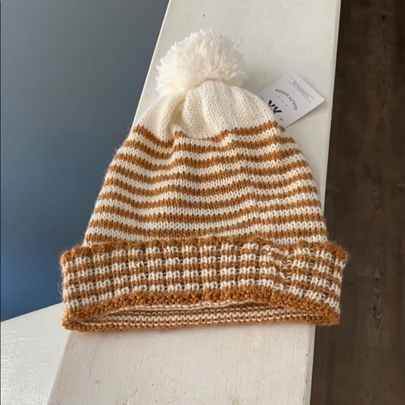 Krochet Kids “The Becks” Pom Pom Beanie/Toboggan - Picture 2 of 2